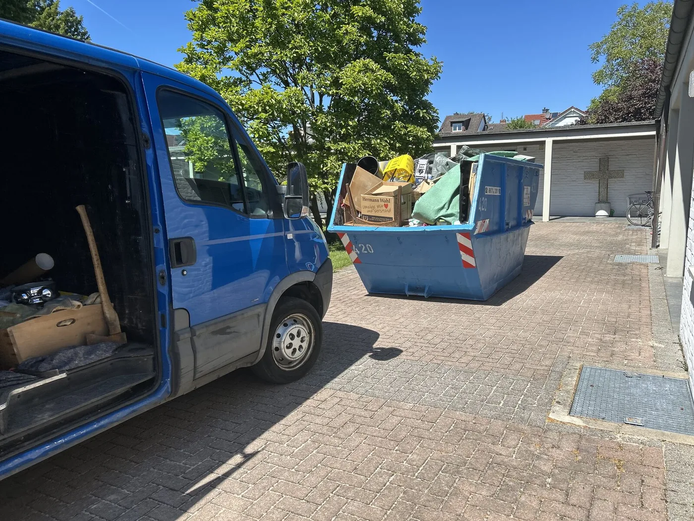 AR Entrümpelung – Transporter und Container im Einsatz Frankfurt